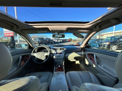 Used 2011 Toyota Camry XLE w/ XLE Extra-Value Pkg #1 FWD image 18