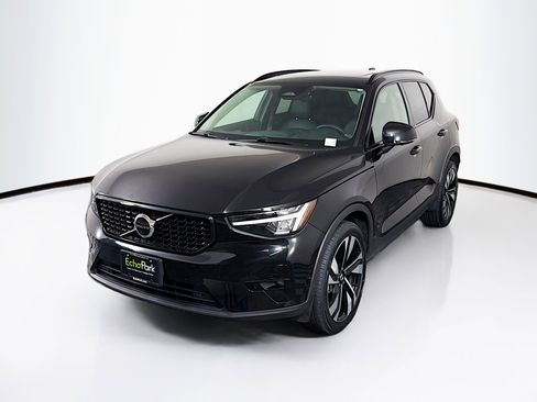 Used 2023 Volvo XC40 B5 Plus w/ Protection Package Premier AWD/4WD image 3