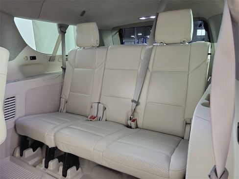 Used 2021 Cadillac Escalade ESV Premium Luxury Platinum image 11