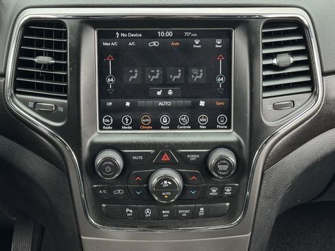 Used 2018 Jeep Grand Cherokee Altitude RWD image 16