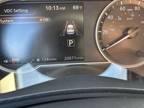 Used 2025 Nissan Versa SV image 40