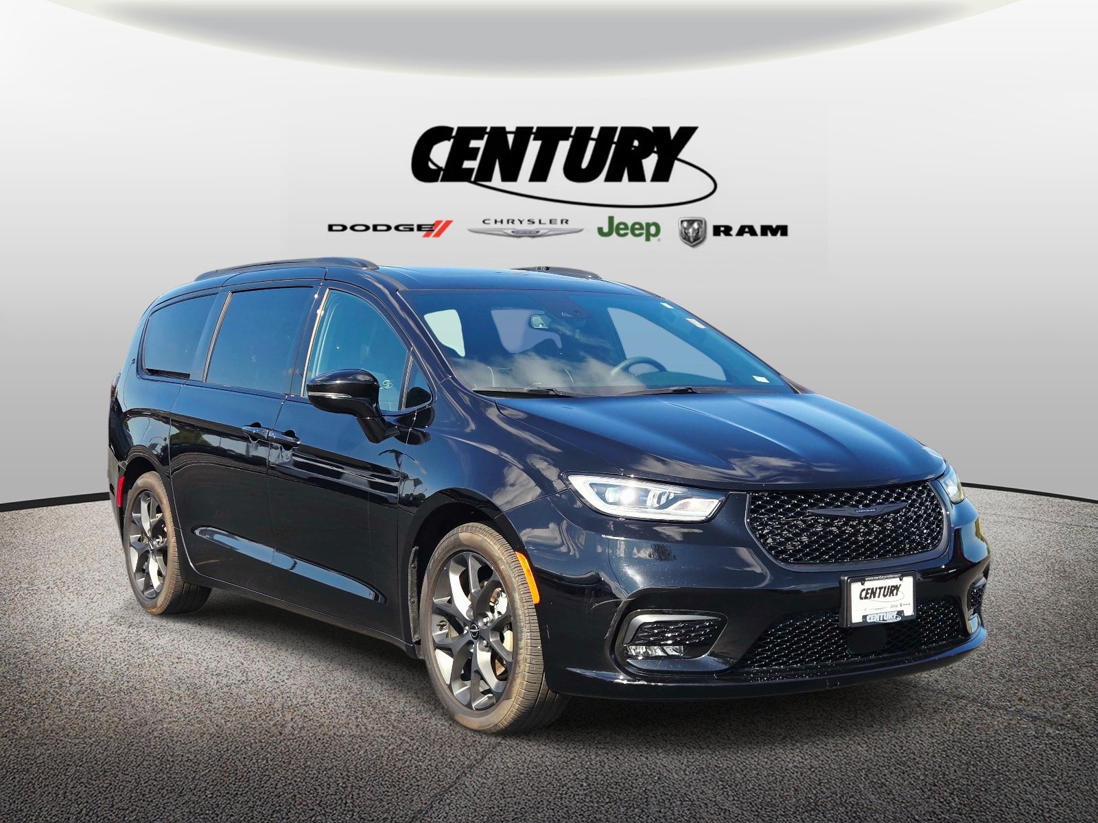 Used 2024 Chrysler Pacifica Limited w/ S Appearance Package FWD image 1
