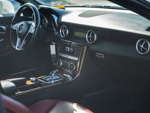 Used 2016 Mercedes-Benz SLK 300 image 19