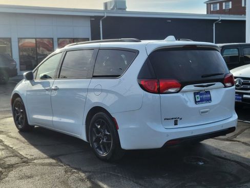 Used 2019 Chrysler Pacifica Touring-L w/ S Appearance Package image 3