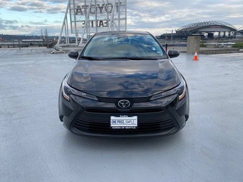 Used 2024 Toyota Corolla LE FWD image 3
