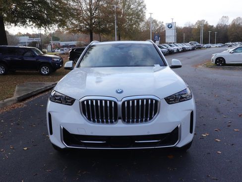 New 2026 BMW X5 xDrive50e w/ Climate Comfort Package image 3