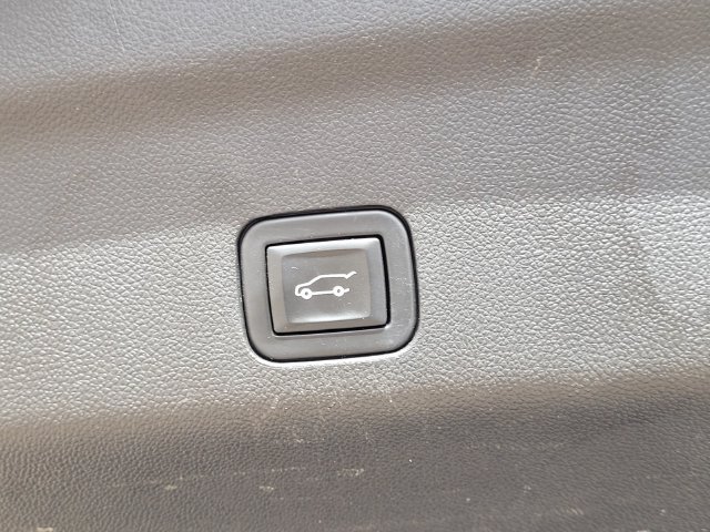 Used 2021 Chevrolet Tahoe LT w/ LT Signature Package RWD image 9