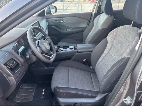 Used 2021 Nissan Rogue SV image 9