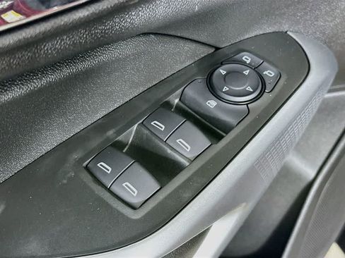Used 2025 Chevrolet Trax RS FWD image 28