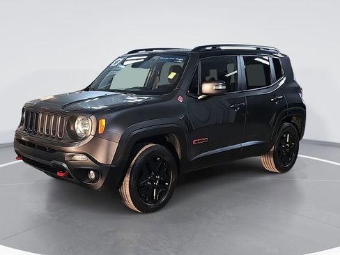Used 2018 Jeep Renegade Trailhawk w/ UConnect 8.4 Nav Group image 9