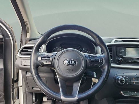 Used 2016 Kia Sorento LX w/ LX Convenience Package image 10