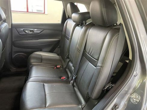 Used 2018 Nissan Rogue S AWD/4WD image 28