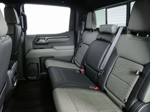 Used 2022 Chevrolet Silverado 1500 ZR2 w/ Technology Package AWD/4WD image 18