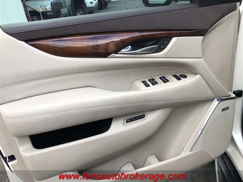 Used 2015 Cadillac Escalade 2WD image 9
