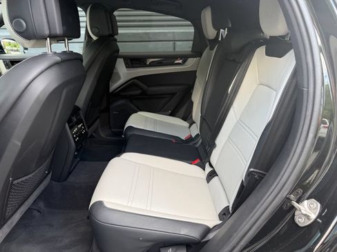Certified 2026 Porsche Cayenne Coupe AWD/4WD image 19