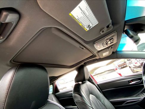 Used 2022 Toyota Avalon XLE w/ Moonroof Package image 13