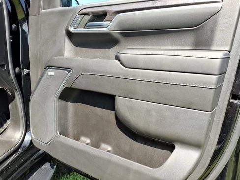Used 2022 Chevrolet Silverado 1500 LTZ w/ LTZ Convenience Package II AWD/4WD image 12