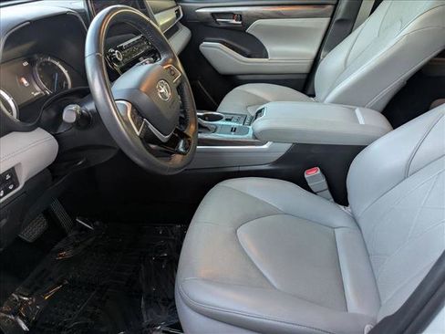 Used 2022 Toyota Highlander Platinum AWD/4WD image 16