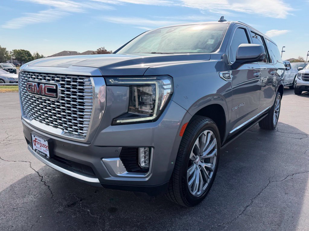 Used 2021 GMC Yukon XL Denali w/ Denali Premium Package AWD/4WD image 10