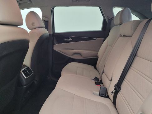 Used 2019 Kia Sorento LX AWD/4WD image 18
