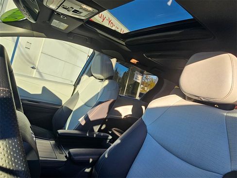 Used 2022 Toyota Sienna XSE image 24