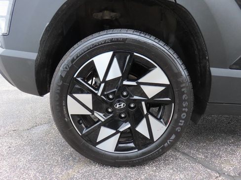 Used 2025 Hyundai Kona SEL AWD/4WD image 48