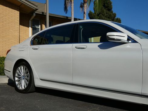 Used 2022 BMW 745e xDrive image 6