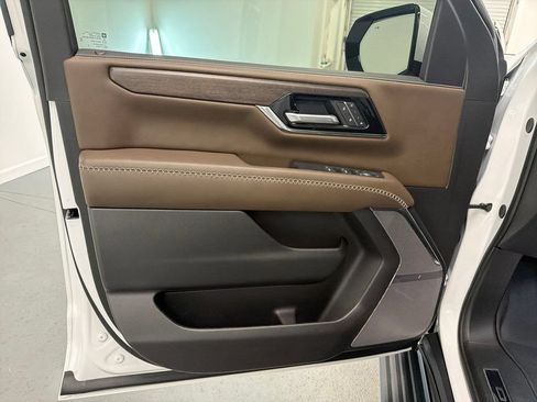 Used 2026 GMC Yukon Denali Ultimate AWD/4WD image 11