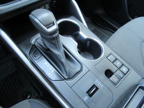 Used 2023 Toyota Highlander LE FWD image 24