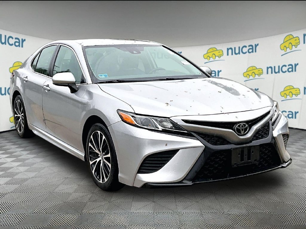 Used 2019 Toyota Camry SE FWD image 1
