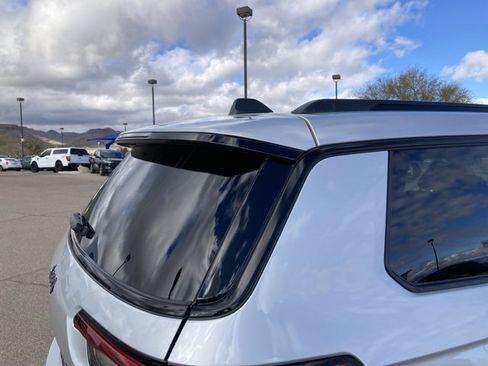 Used 2023 Jeep Grand Cherokee L Laredo image 6