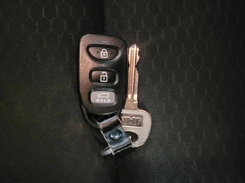 Used 2019 Hyundai Elantra SE w/ Cargo Package image 32