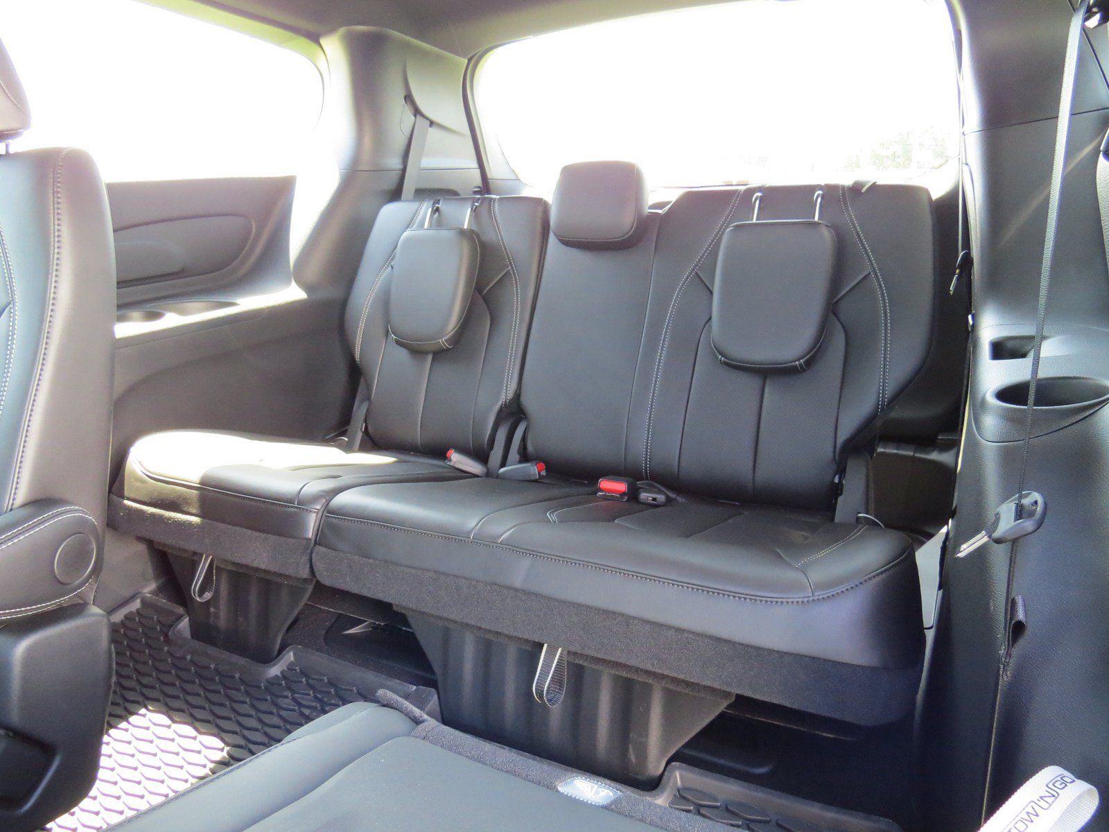 Used 2026 Chrysler Pacifica Select FWD image 11