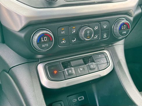 Used 2023 GMC Acadia SLE w/ Driver Convenience Package FWD image 17