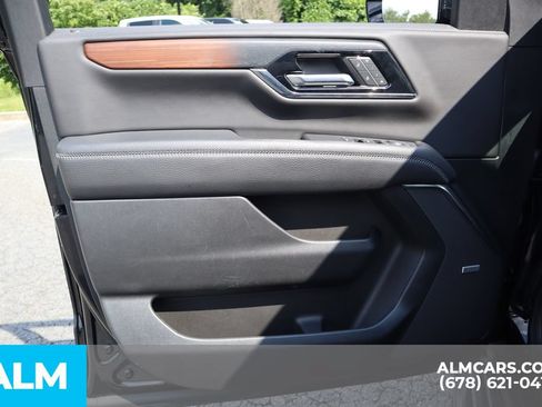 Used 2025 GMC Yukon Denali RWD image 15