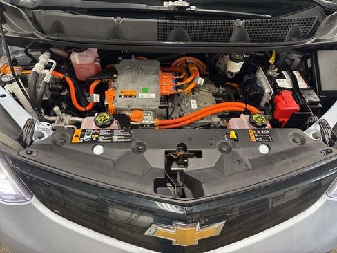 Used 2017 Chevrolet Bolt LT FWD image 28