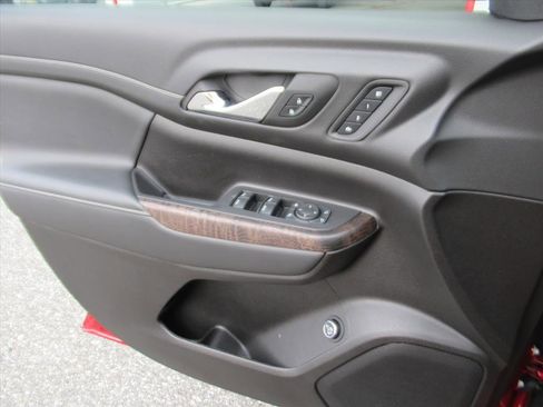 Used 2023 GMC Acadia Denali w/ Denali Ultimate Package image 30