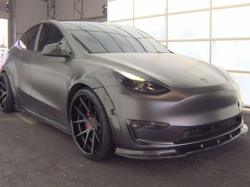 Used 2022 Tesla Model Y Performance image 12