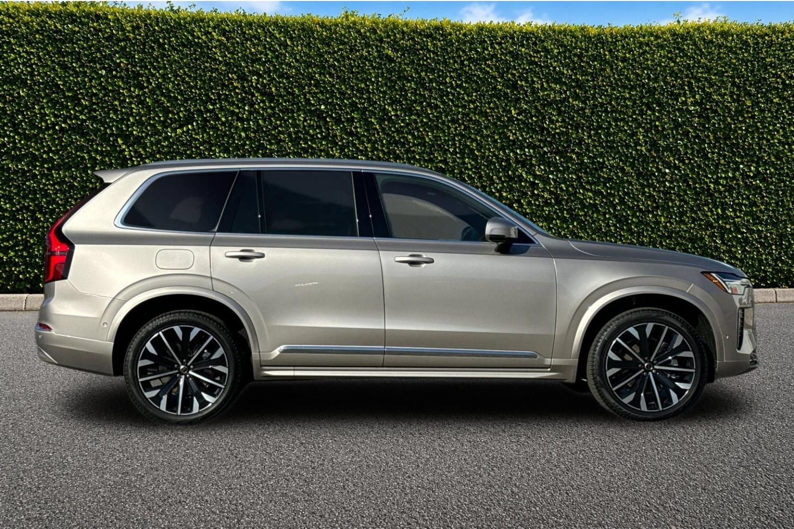 New 2026 Volvo XC90 B5 Ultra w/ Protection Package Premier AWD/4WD image 7