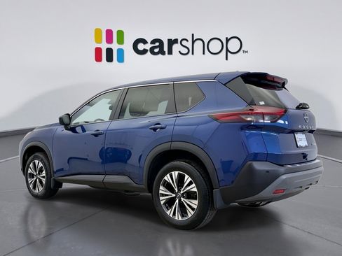 Used 2023 Nissan Rogue SV image 3
