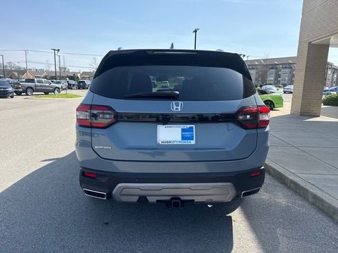 Used 2024 Honda Pilot Touring image 3