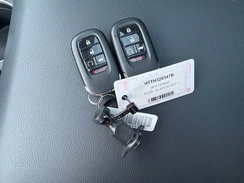 Certified 2025 Honda Pilot Black Edition image 38