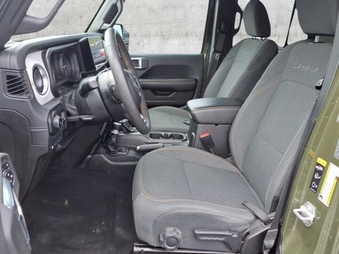Used 2024 Jeep Wrangler Unlimited Sahara AWD/4WD image 4