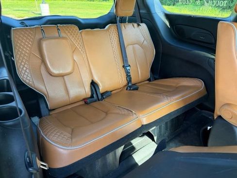Used 2022 Chrysler Pacifica Pinnacle FWD image 9