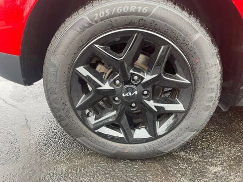 Used 2023 Kia Soul LX w/ LX Technology Package image 16