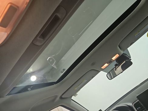 Used 2024 Hyundai Venue SEL image 21