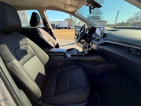 Used 2023 Nissan Altima 2.5 SV image 10