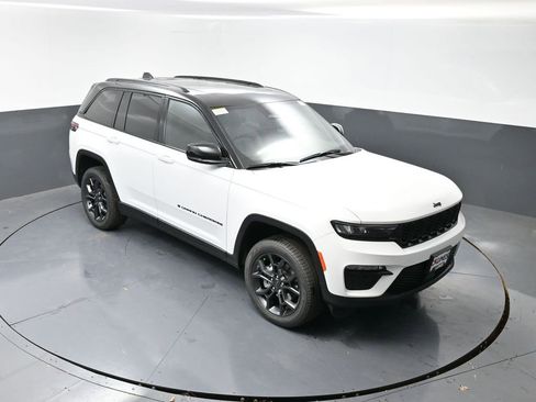 New 2025 Jeep Grand Cherokee Limited w/ Trailer Tow Package image 39