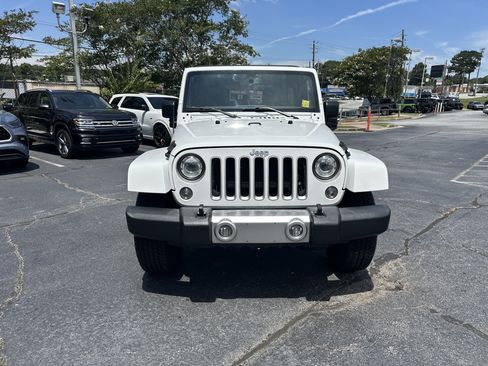 Used 2017 Jeep Wrangler Unlimited Sahara w/ Connectivity Group AWD/4WD image 4