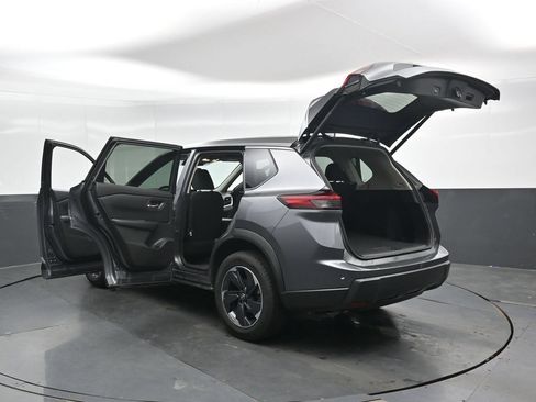 Used 2024 Nissan Rogue SV FWD image 48